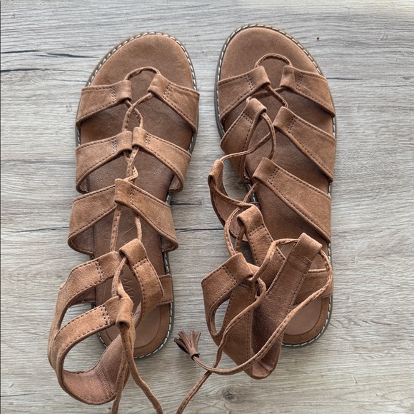 Old Navy Shoes - Elegant Tan Lace-Up Sandals